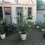 Kunstoase Am Blauen Haus